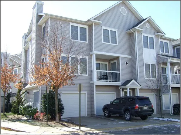 4614 Superior Sq, Fairfax, VA 22033