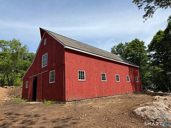 3rd image of 235A Upper Pattagansett Road