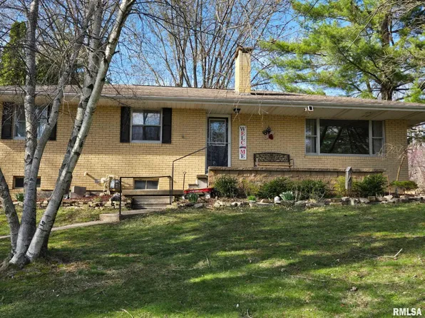 235 Van Dyke Dr, Canton, IL 61520