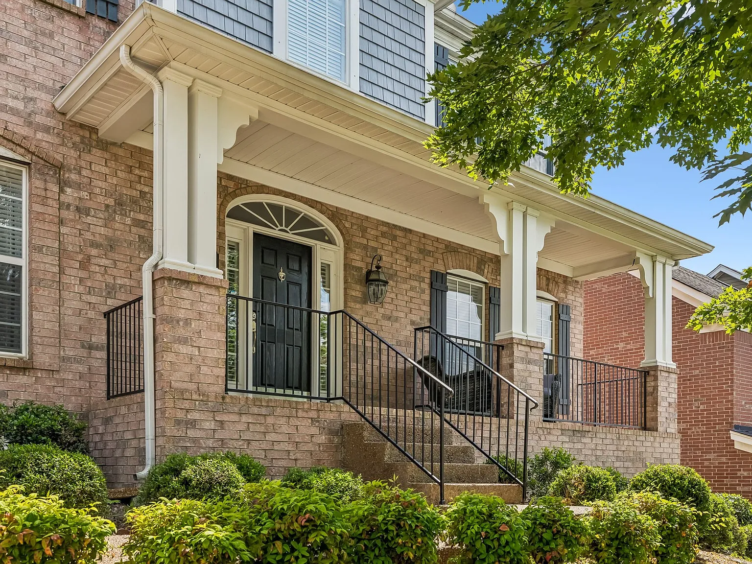 5 bed, 3.5 bath, 4050 sqft, $5,800 — Photo 3