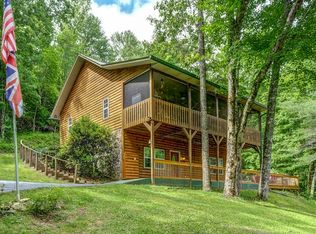 437 River Cove Ln, Hayesville, NC 28904
