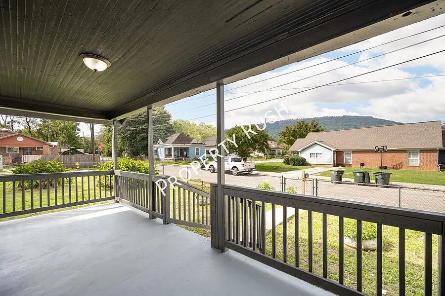3818 Chandler Ave. - Cozy 2 bed/1 bath rental home in Chattanooga! $1,450/mo. — Photo 4