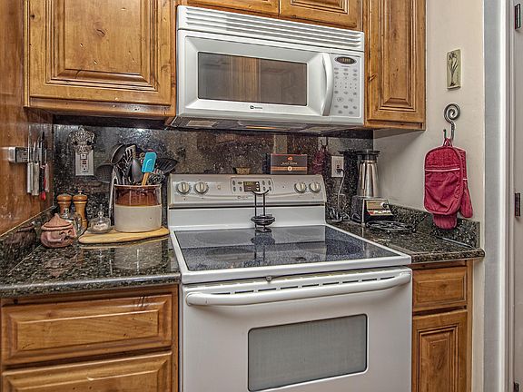 5th image of 9619 W Willowbrook Dr