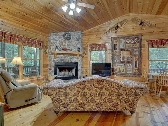 2nd image of 67 Holly Hollow Ct