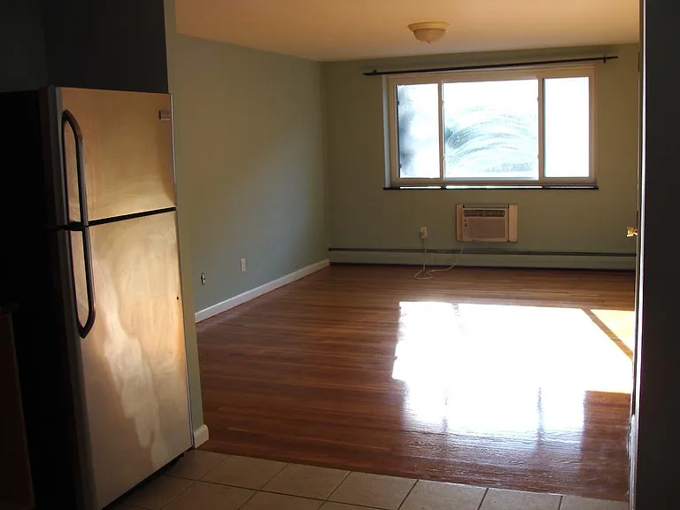 205 Kent St #18 — Photo 9