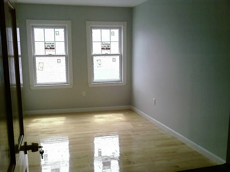 Commonwealth Ave — Photo 1