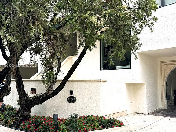 2nd image of 2000 S Bayshore Dr APT 13