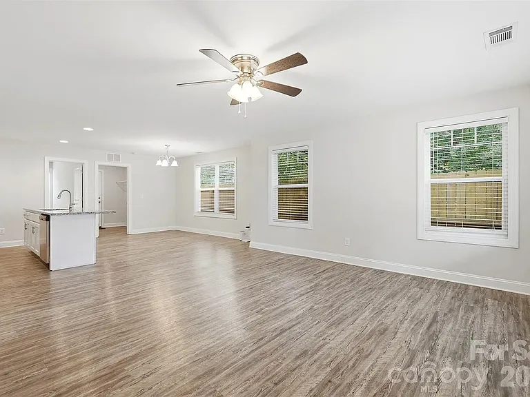 4221 End St — Photo 3