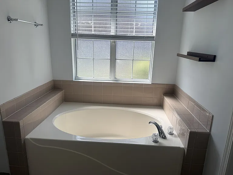 141 Royal Dr — Photo 13