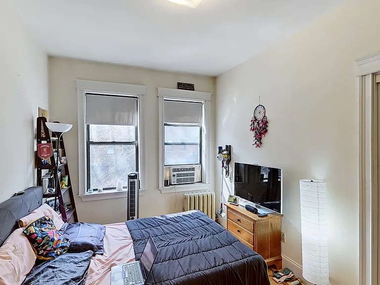 76 Quint Ave — Photo 6