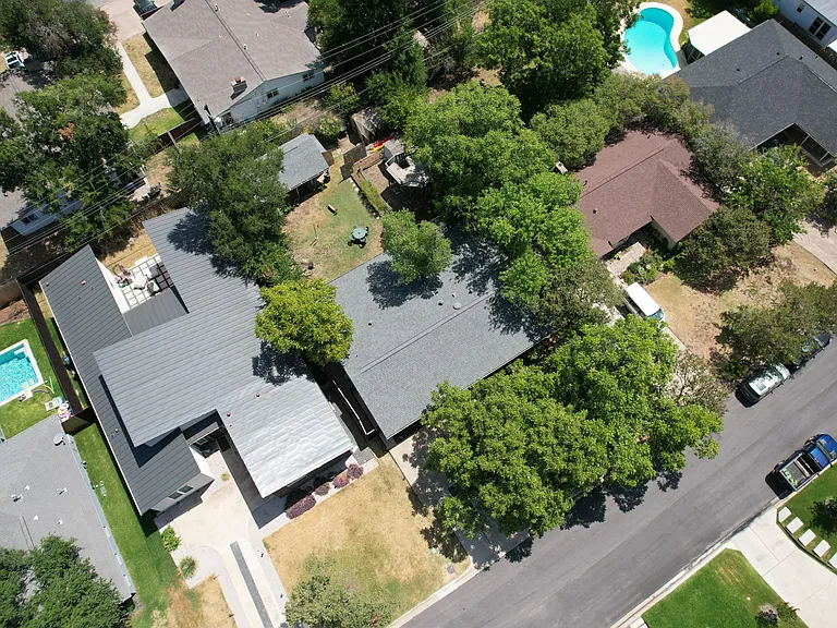 2410 Elmglen Dr — Photo 25