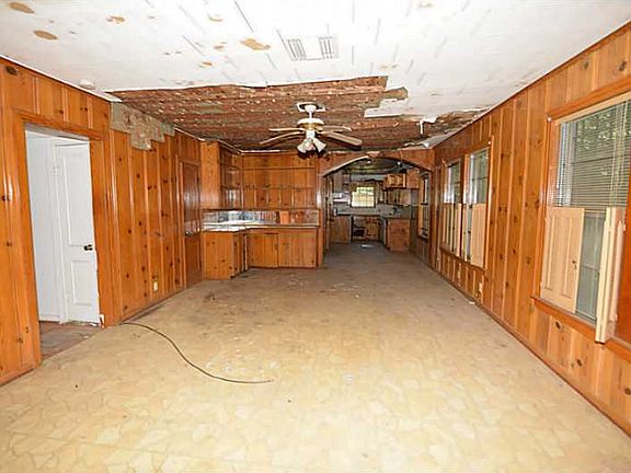 2nd image of 221 W Logan St