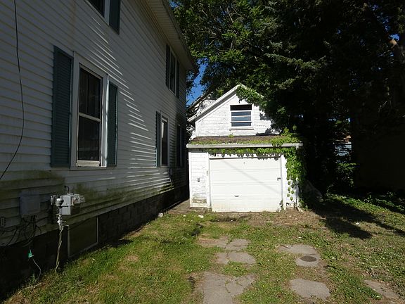 4th image of 814 Central Pl