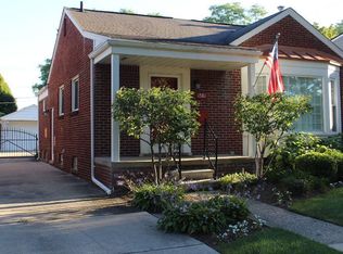 1581 Cheltenham Rd, Birmingham, MI 48009