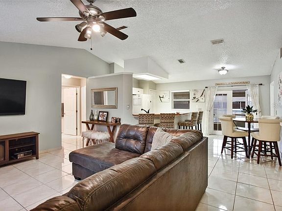 3rd image of 1268 Voyager St