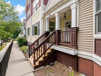 2402 16th Ave S, Minneapolis, MN, 55404