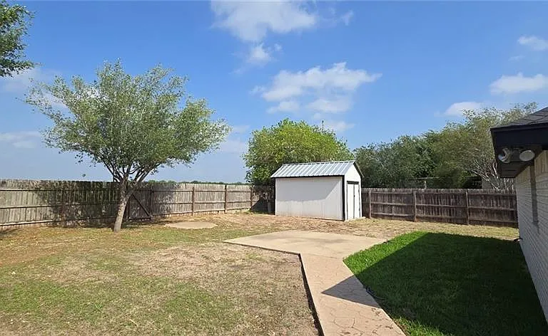 2415 Heather Ave — Photo 5