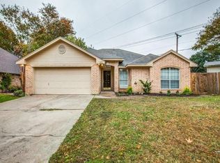 132 NE McAlister Rd, Burleson, TX 76028