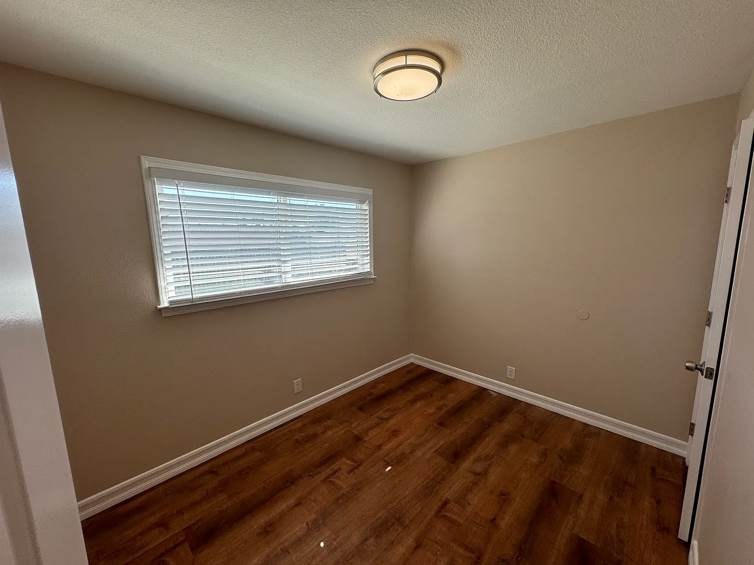 2075 Tampa Way — Photo 3