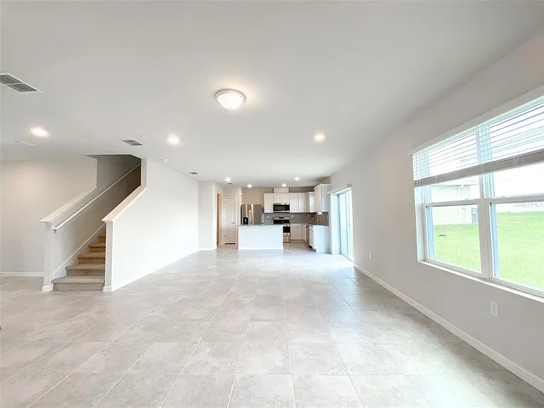 1579 Aspen Ave — Photo 4
