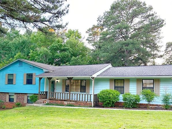 3533 Charlotte Dr