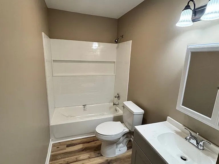 943 Grace St — Photo 19