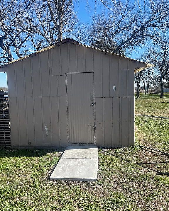 2nd image of 1421 Apryl Dr
