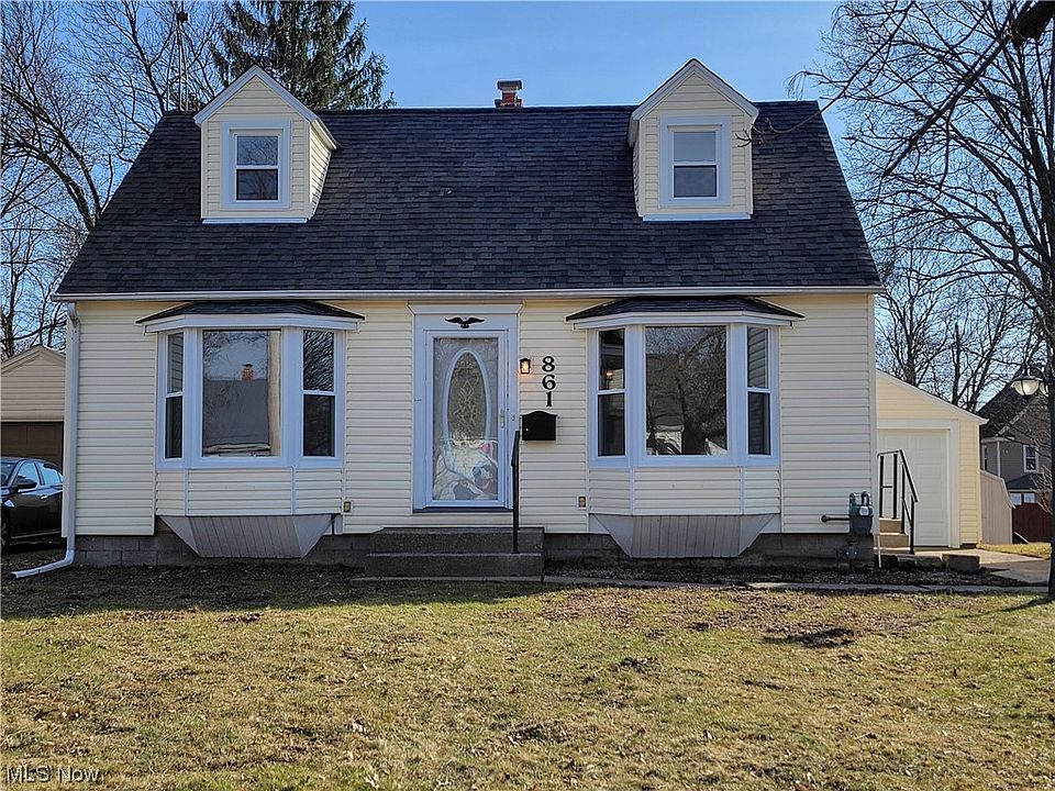 1st image of 861 E 6th St