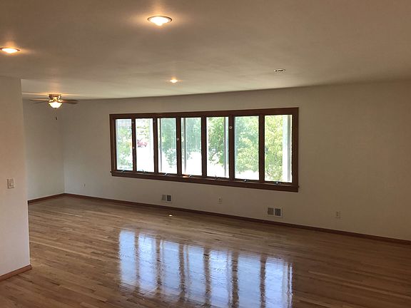 4th image of 1225 Rockland Ave