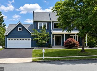 2 Wharton Ct, Kendall Park, NJ 08824