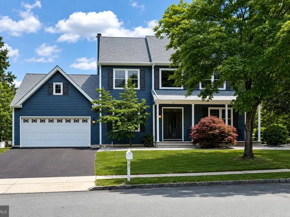2 Wharton Ct, Kendall Park, NJ 08824