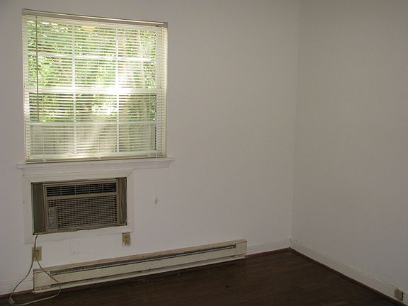 5th image of 1204 Carlton Ave APT 6