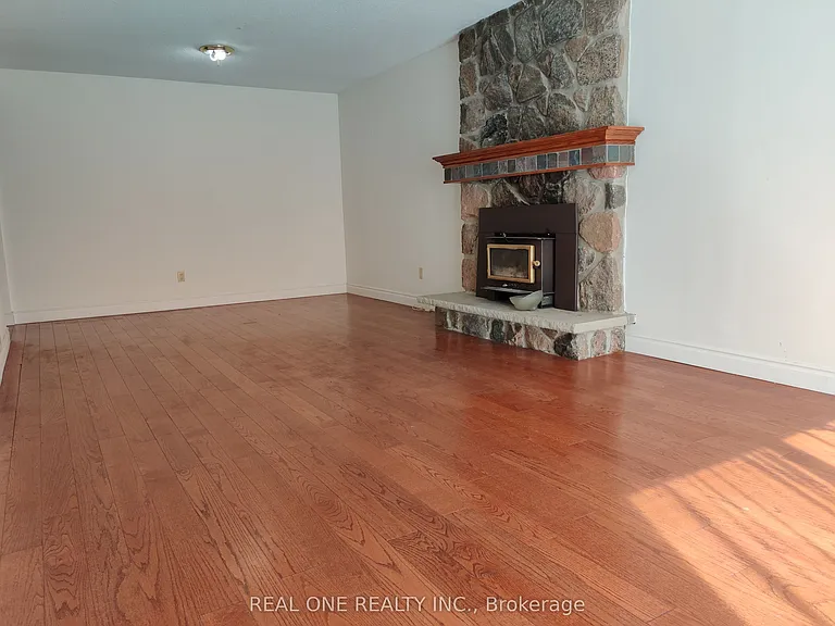 72 Liebeck Cres — Photo 4