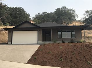 2103 NE Sunset St, Roseburg, OR