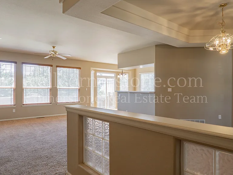 3305 Hollycrest Dr — Photo 4