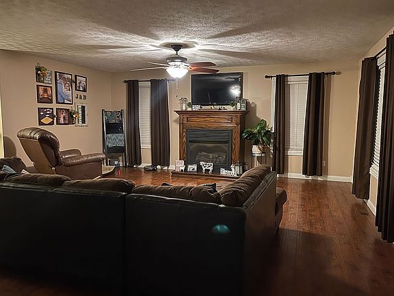 3rd image of 454 Brock Ln
