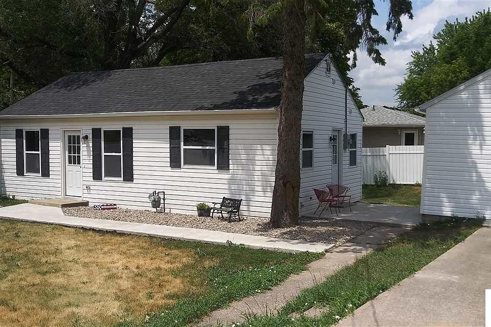 1st image of 804 13th St SE