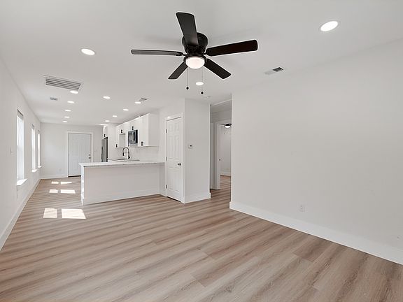 2nd image of 1840 Portland St