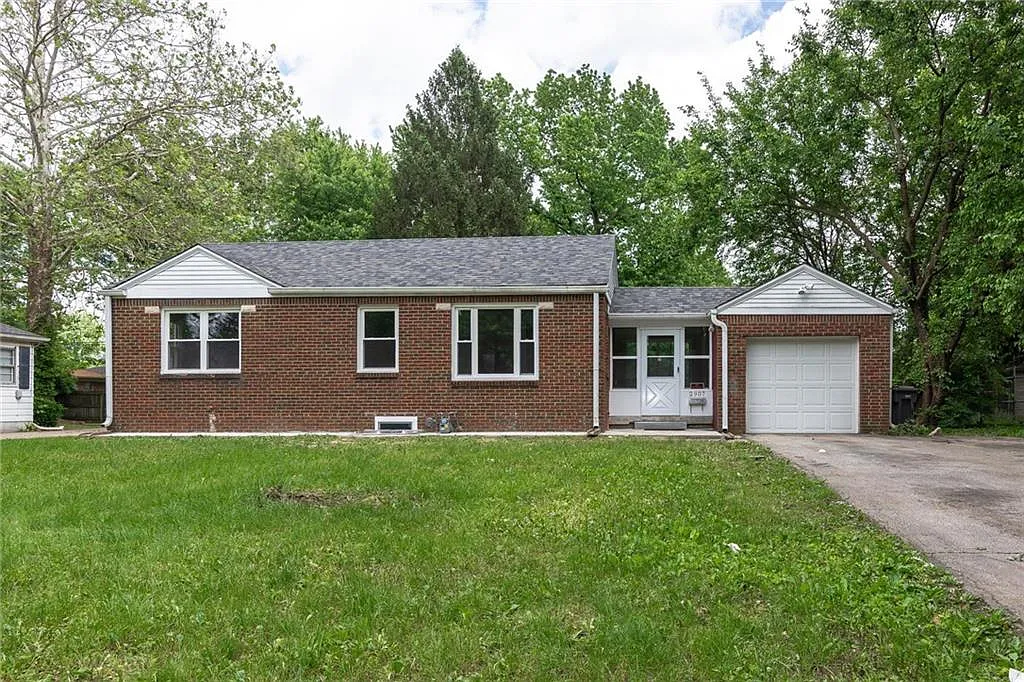 2907 Medford Ave photo 1