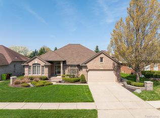 49213 Dunhill Dr, Macomb, MI 48044