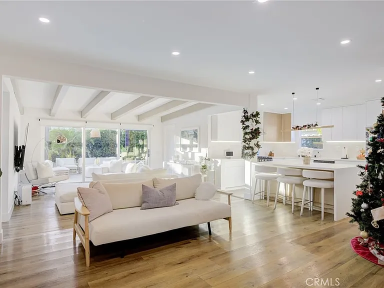 8161 Encino Ave — Photo 28