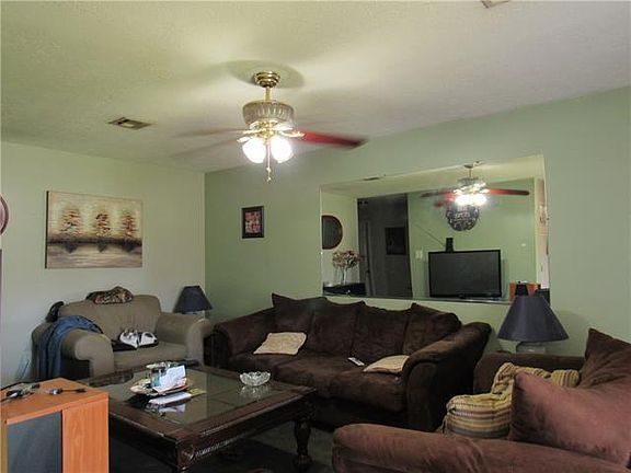 5th image of 1011 Live Oak St