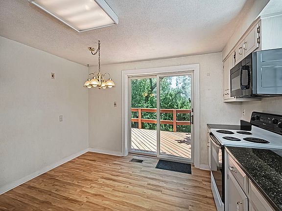 5th image of 823 Rolling Rock Rd