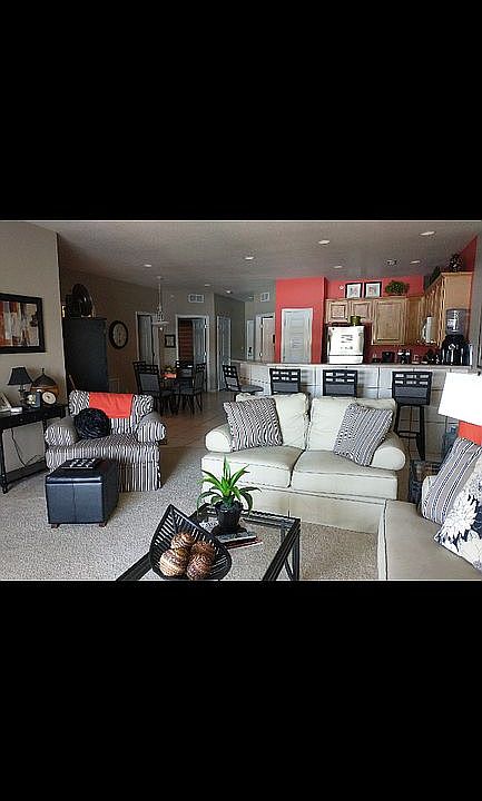 Open plan fully furnished!  