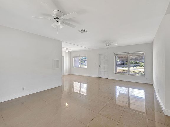 4th image of 810 SE 1st Avenue