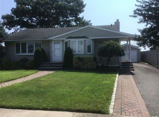 22 Hunter Ln, Hicksville, NY 11801