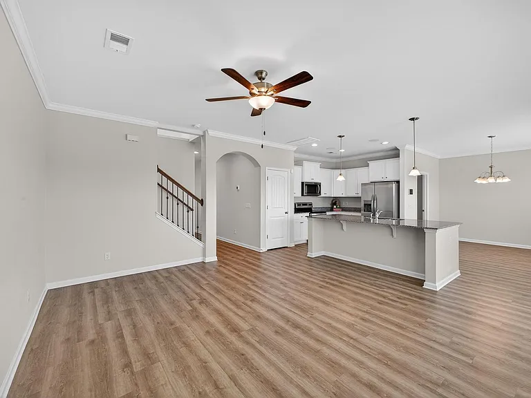 255 Mansell — Photo 8