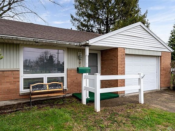 3rd image of 707 W Lake Ave