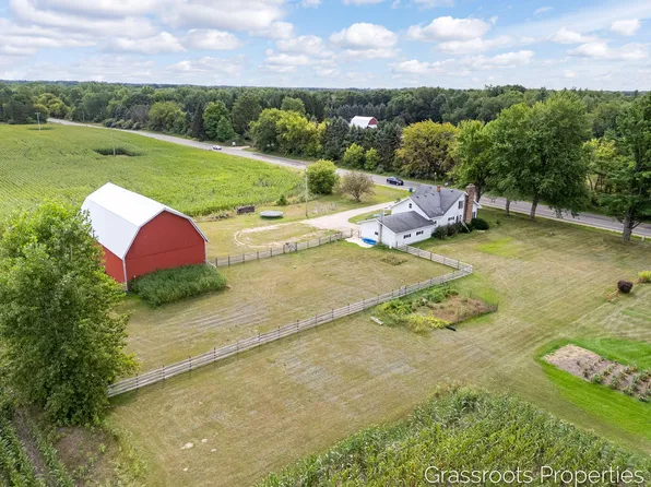 6196 W Sidney Rd, Sidney, MI 48885