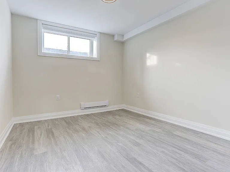 2071 Keele St #LOWER — Photo 17